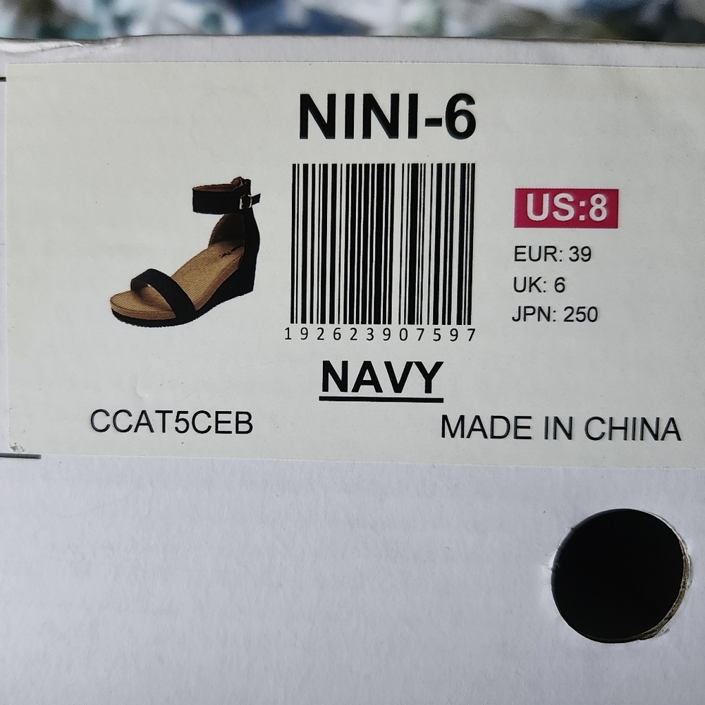 NWT Navy heel - Picture 4 of 4